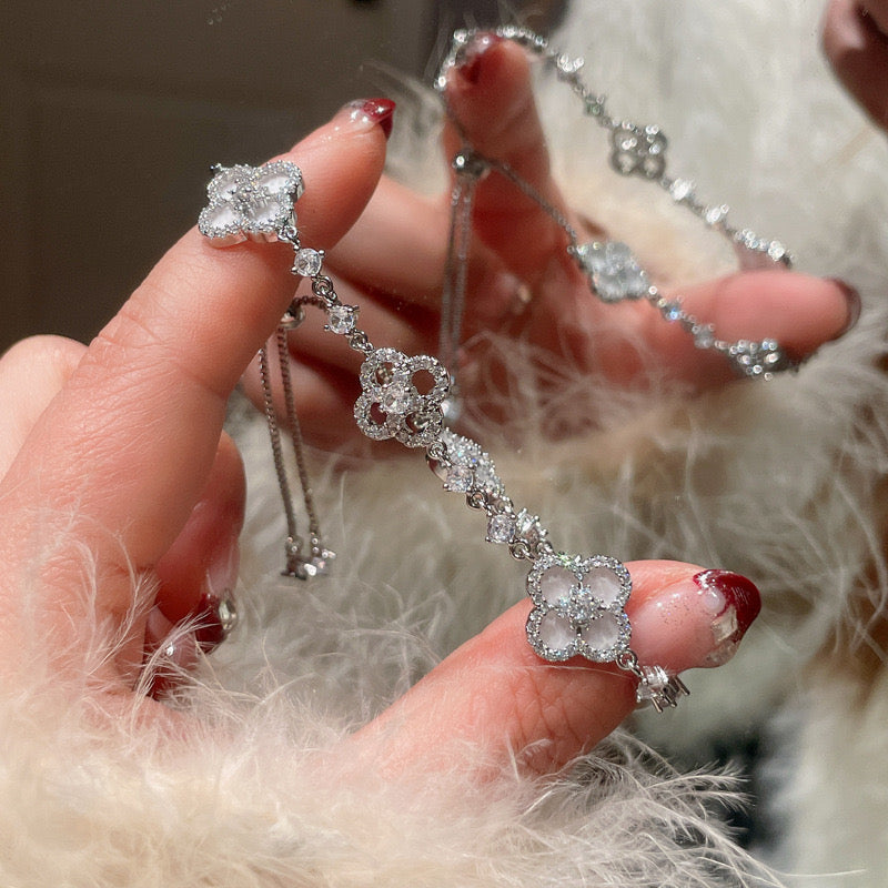 Frosted Bloom – Winter Garden Bracelet