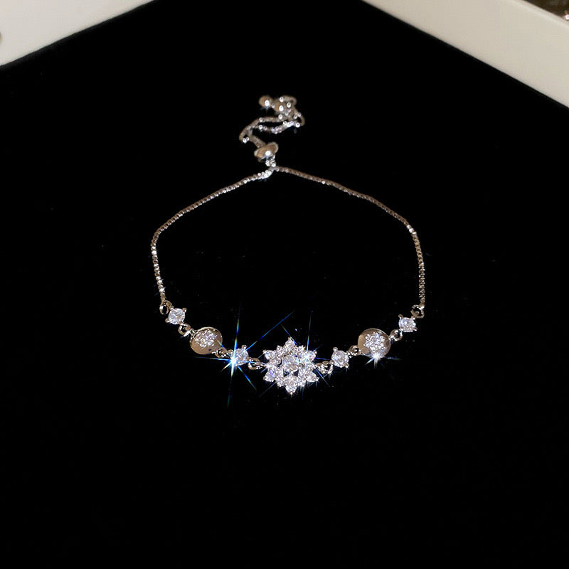 Starlight Crown – Radiant Sparkle Bracelet