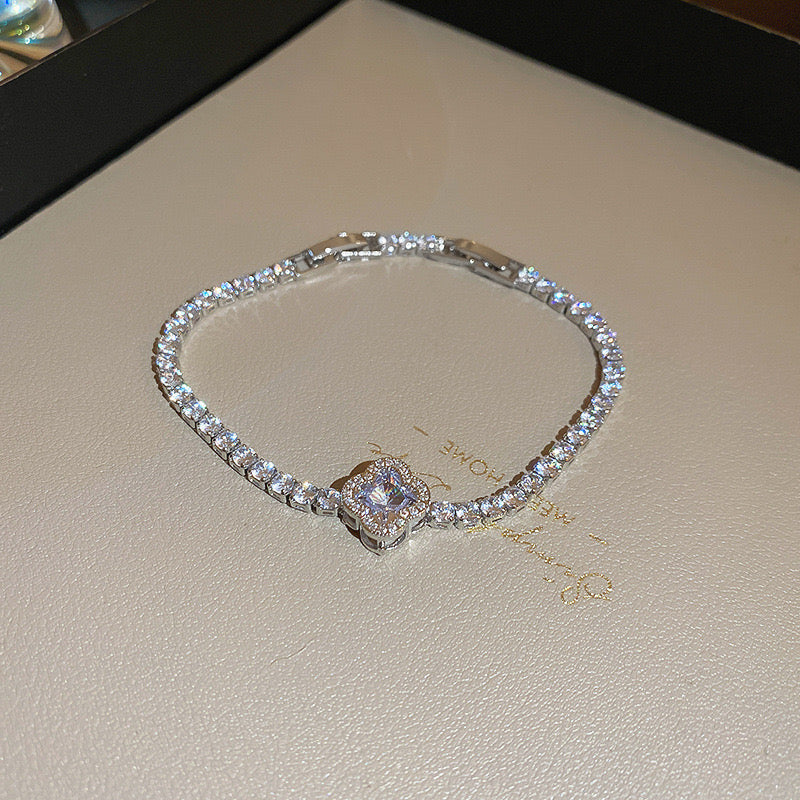 Shiny Elegance Bracelet