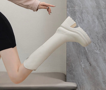 Kniehohe Plateau-Stiefel aus
Leder