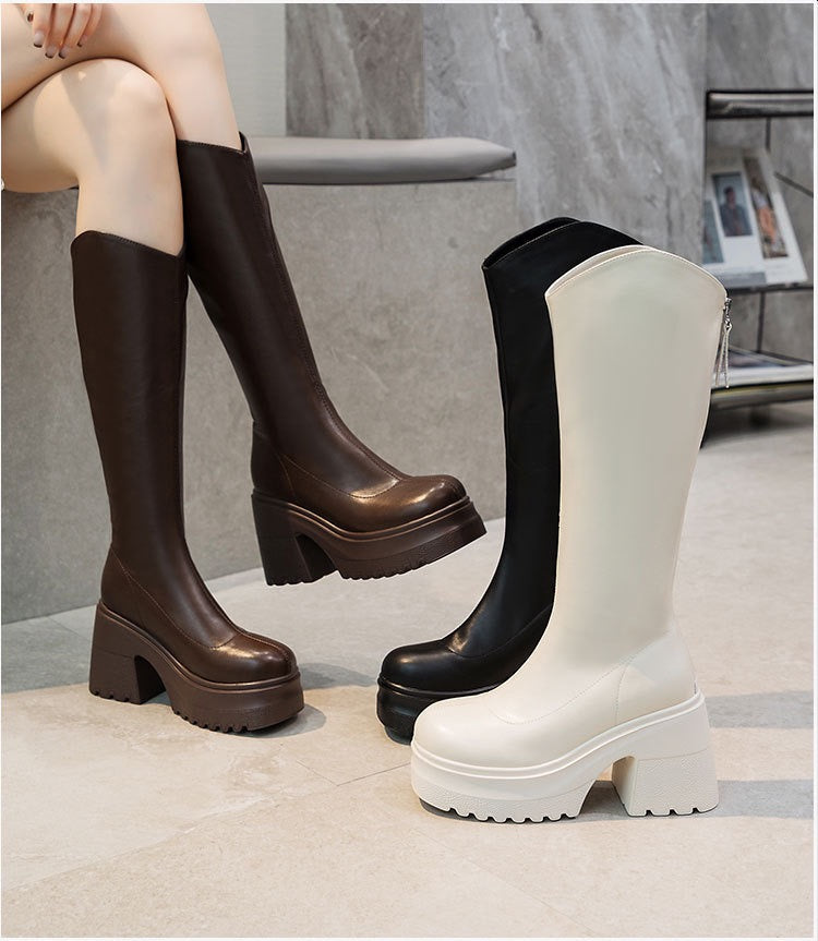 Kniehohe Plateau-Stiefel aus
Leder