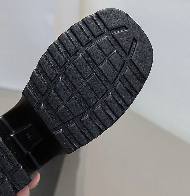 Kniehohe Plateau-Stiefel aus
Leder