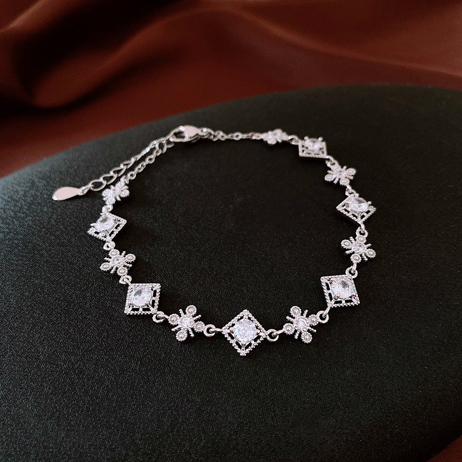 Trinity Bloom – Delicate Charm Bracelet