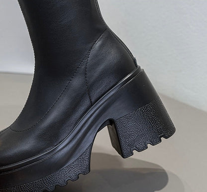 Kniehohe Plateau-Stiefel aus
Leder