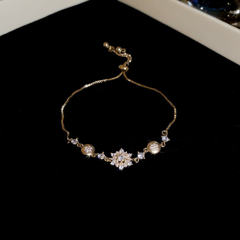 Starlight Crown – Radiant Sparkle Bracelet