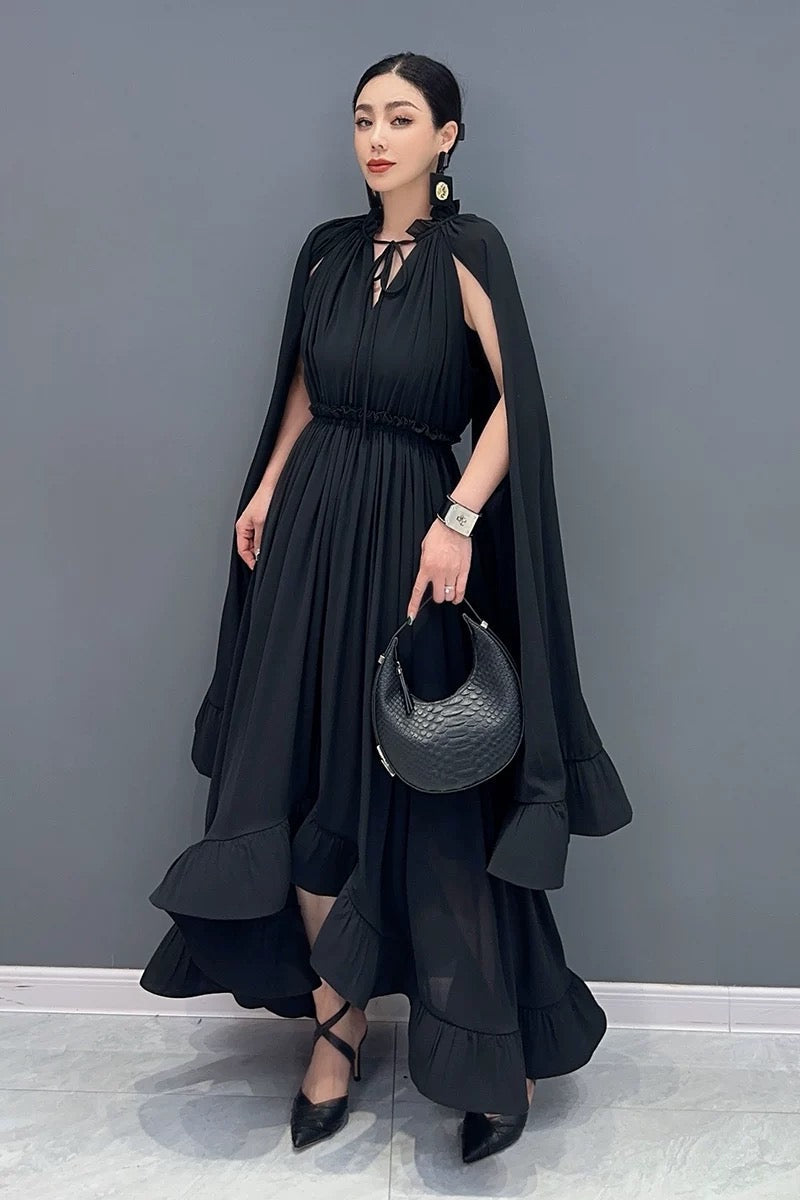 Elegantes Maxikleid mit Umhang-Detail