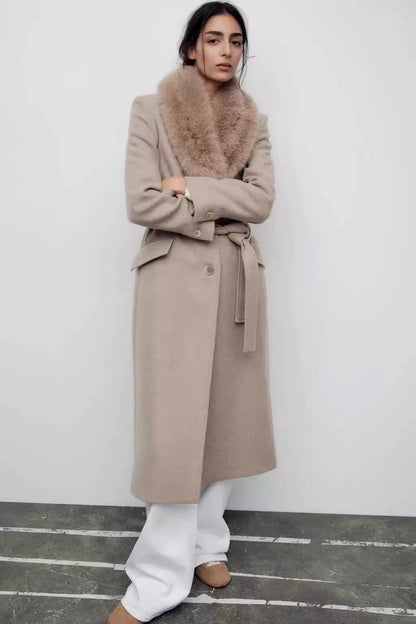 Wollmantel mit Kunstfellkragen